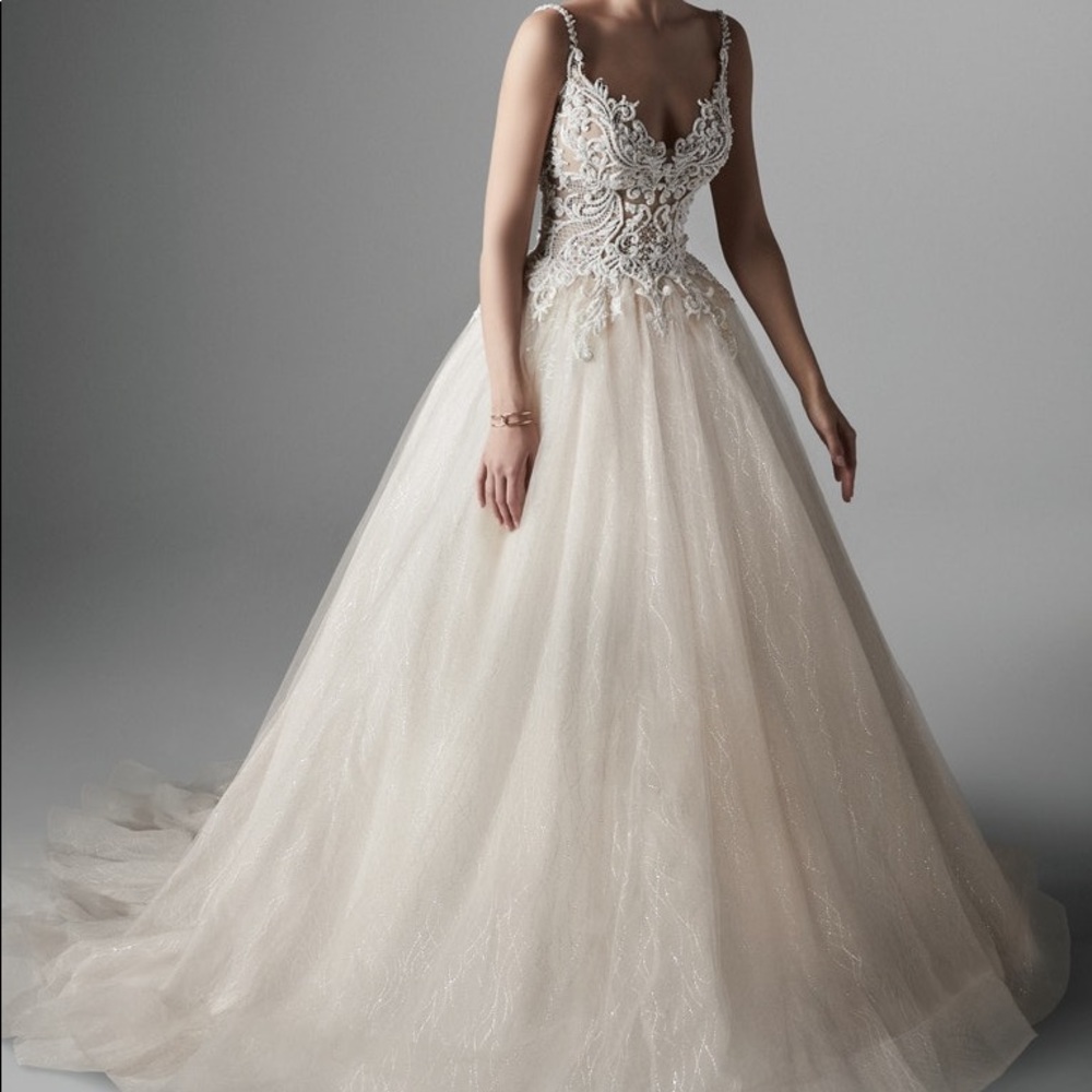 ***SOLD*** Maggie Sottero Wedding Dress - Picture 3 of 8